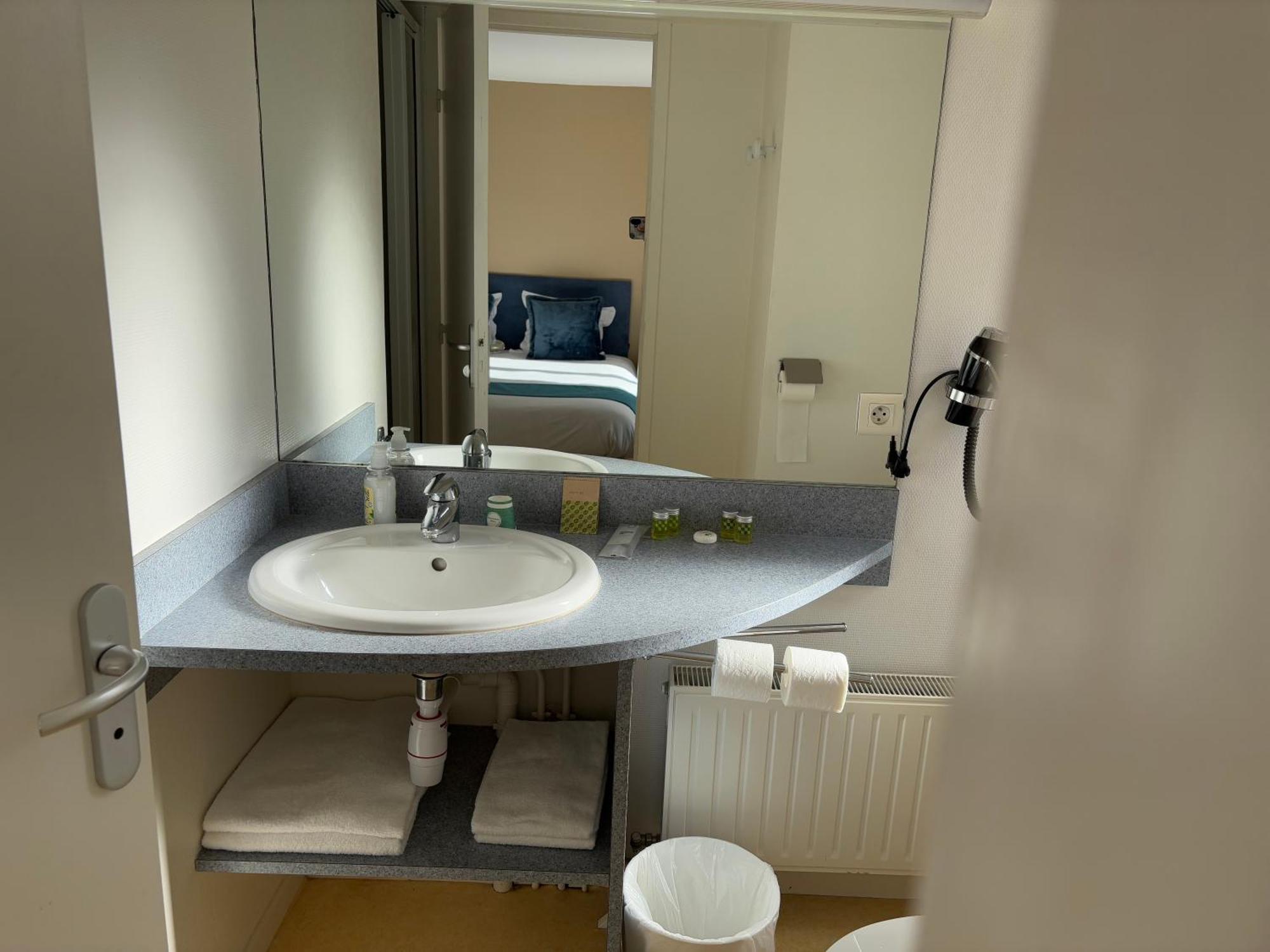 Jas Hotel Comme Chez Soi מראה חיצוני תמונה